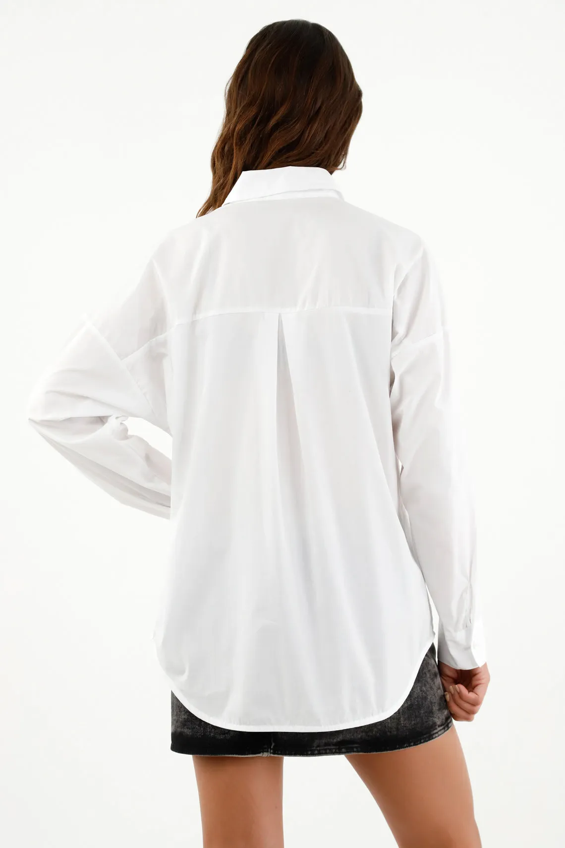 Camisa blanca con bolsillos para mujer