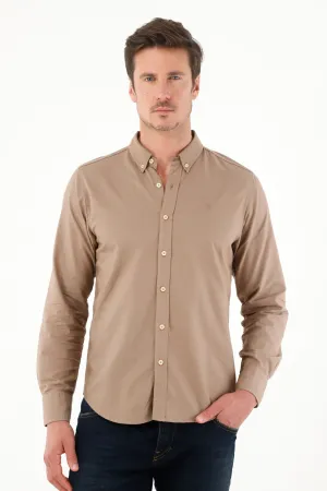 Camisa de silueta clásica con raqueta bordada café para hombre