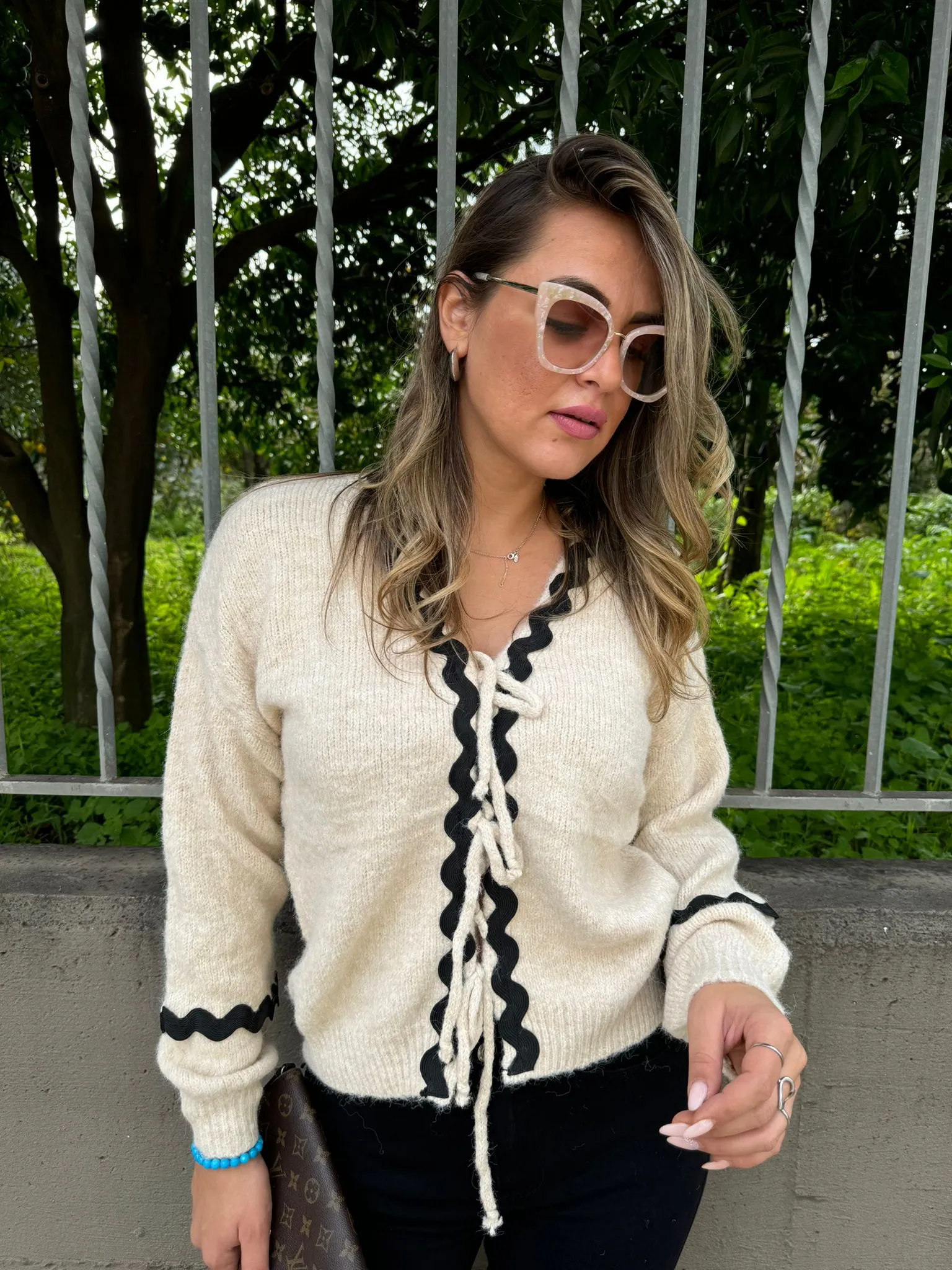 Cardigan con laccetti regolabili