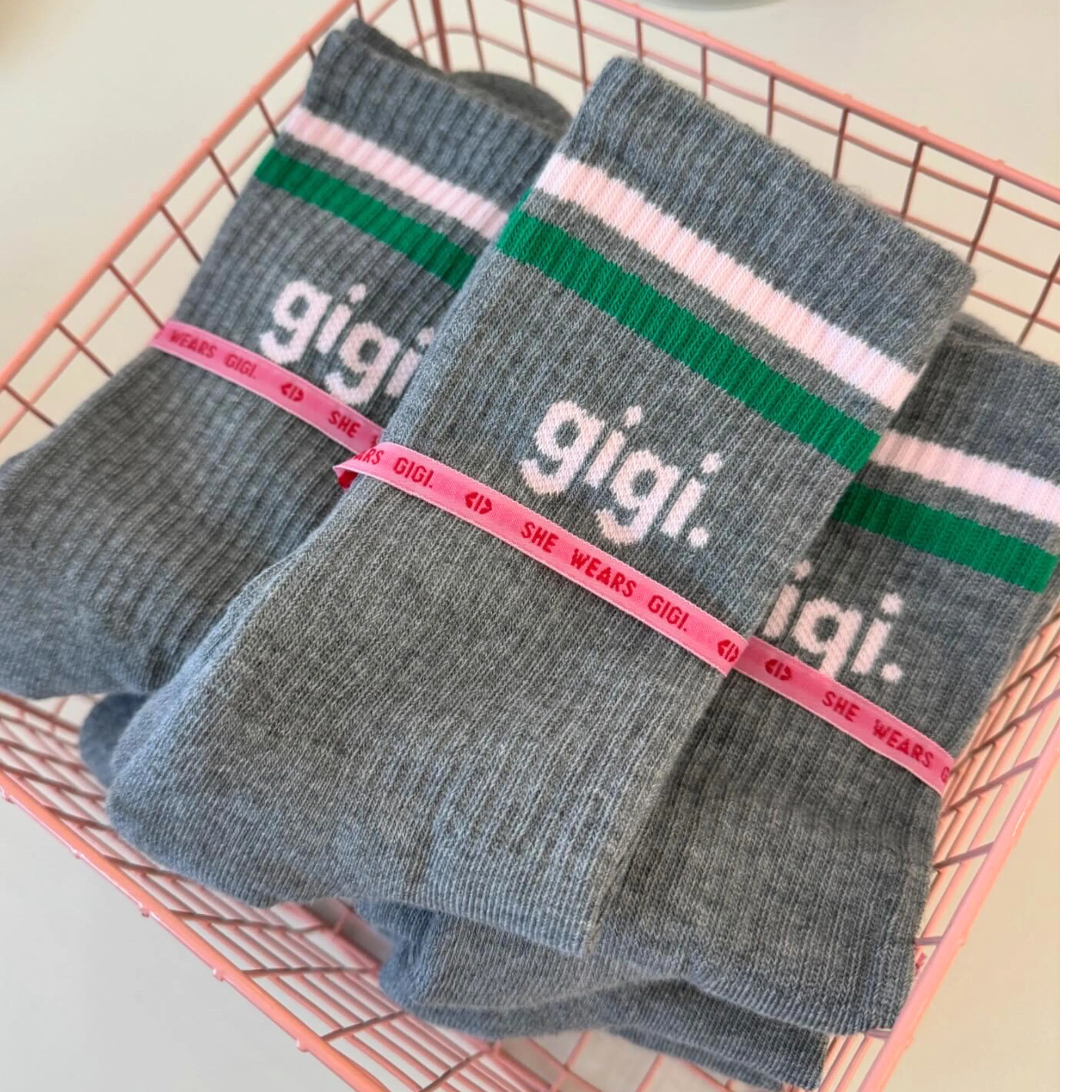 LES CHAUSSETTES GRIS CHINÉ.