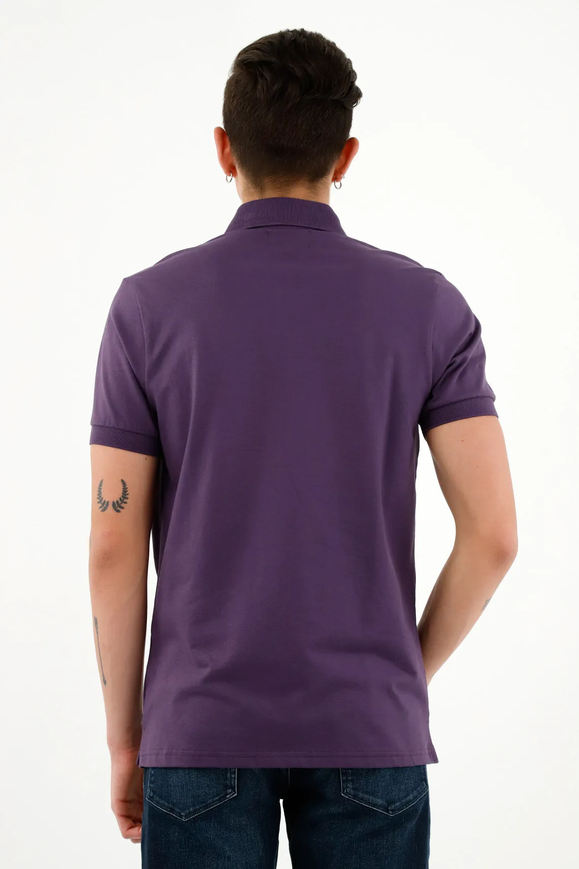 Polo morada con perilla de tres botones para hombre