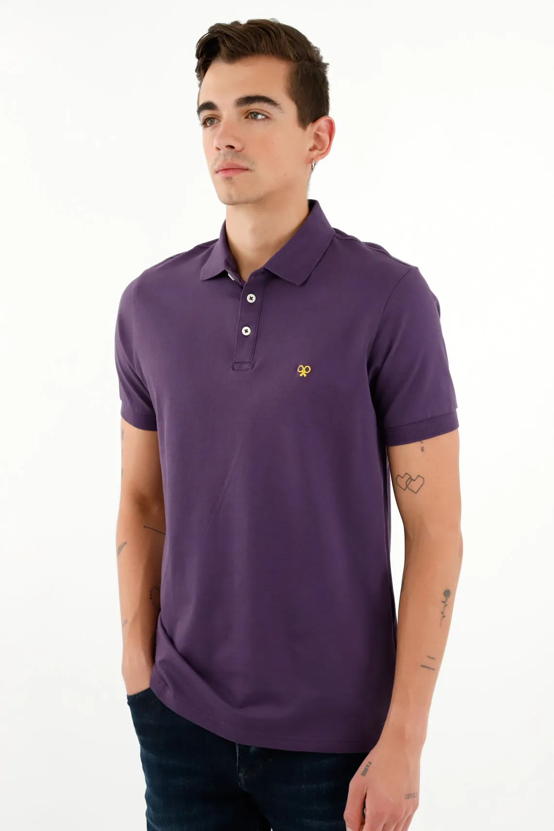 Polo morada con perilla de tres botones para hombre