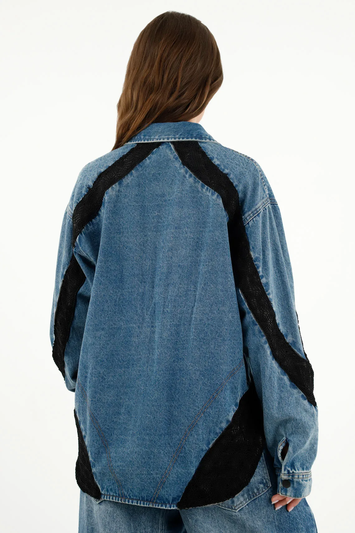 Sobrecamisa azul con detalles tejidos para mujer